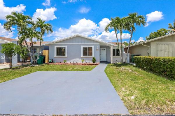 Les Chalets, 10621 SW 23rd Ter, University Park, Florida 33165, image 2