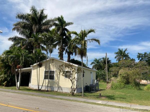 Pahokee Gardens, 179 S Barfield Hwy #1, Pahokee, Florida 33476, image 1