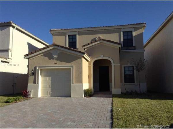 Champion Lakes, 723 NE 193rd St, Ives Estates, Florida 33179, image 2