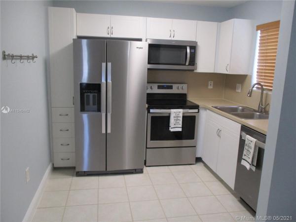 Royale Point Townvillas, 18712 SW 100th Ave #18712, Cutler Bay, Florida 33157, image 2