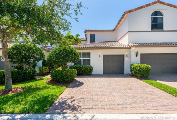 Admirals Cove, 826 E Spinnaker Dr E, Hollywood, Florida 33019, image 2