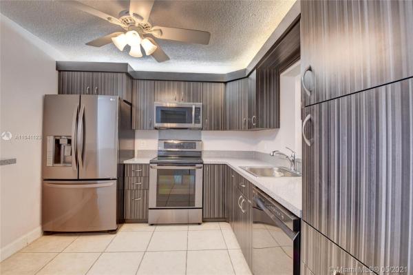 Town Villas At Moon Lake, 18970 Stewart Cir #7, Boca Raton, Florida 33496, image 2