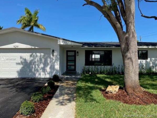 Palace Marvelous Homes, 9291 SW 68th St, Glenvar Heights, Florida 33173, image 2