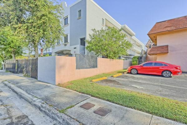 2035 NW Flagler Ter #105, Miami, Florida 33125, image 2