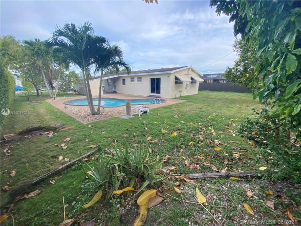 Holiday House, 9471 Easter Rd, Cutler Bay, Florida 33157, image 2