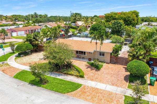 Kendale Lakes No HOA, 7231 SW 138th Pl, Kendale Lakes, Florida 33183, image 2