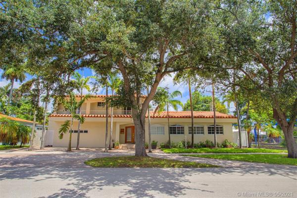 Country Club Estates, 1011 La Baron Dr, Miami Springs, Florida 33166, image 2