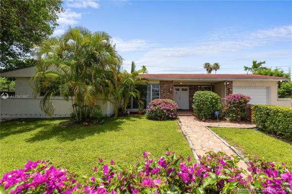 Sky Lake, 1910 NE 185th Ter, North Miami Beach, Florida 33179, image 2