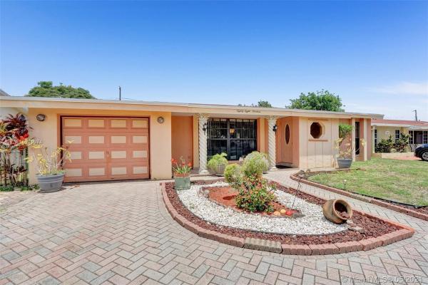 The Knolls, 8813 W Long Acre Dr, Miramar, Florida 33025, image 2