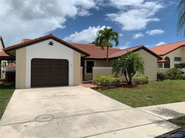 Columbia Square, 40 Columbia Ct, Deerfield Beach, Florida 33442, image 2