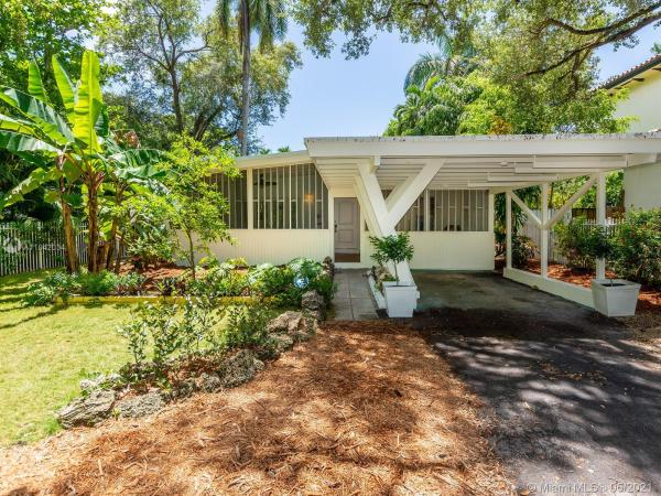 Douglas Circle, 3700 Loquat Ave, Miami, Florida 33133, image 2