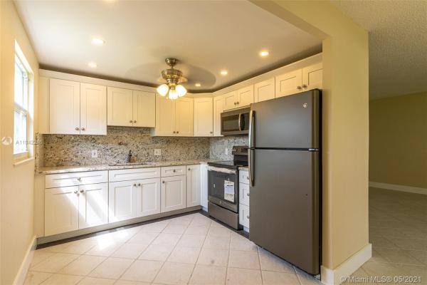 Farnham, 1034 Farnham O, Deerfield Beach, Florida 33442, image 2