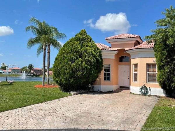 Lennar Townhomes At Forest Lakes, 16315 SW 103rd St, The Hammocks, Florida 33196, image 2