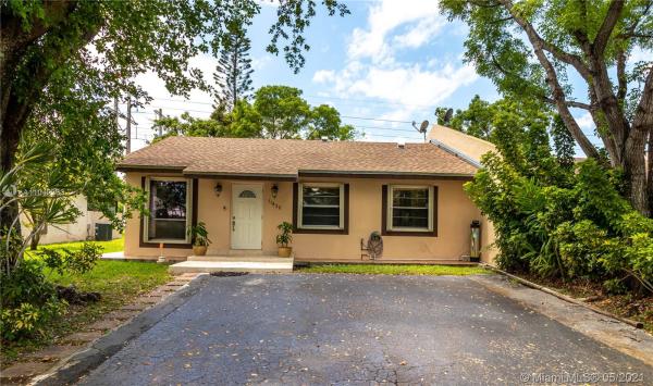Devon Aire Villas, 11820 SW 125th Pl, The Crossings, Florida 33186, image 2