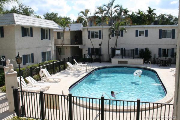 Monterey Gardens Of Pinecrest, 8609 SW 68 Ct #5, Pinecrest, Florida 33156, image 2