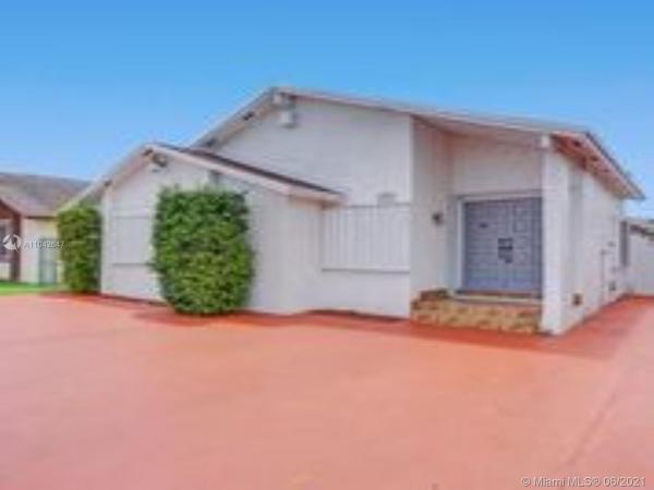 Les Chalets, 715 SW 97th Court Cir, Fountainebleau, Florida 33174, image 2