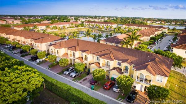 Sunset Lake Townhomes, 16670 SW 70th St #16670, Sunset, Florida 33193, image 2