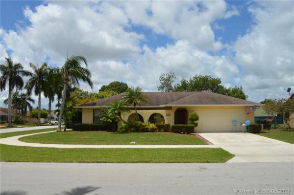 Riverglen East, 701 NW 41st Ter, Deerfield Beach, Florida 33442, image 2