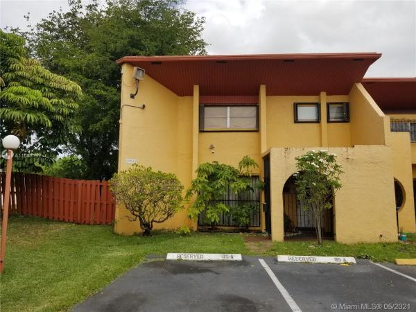 Taracoma Townhomes, 13705 SW 84th St #A, Kendale Lakes, Florida 33183, image 2