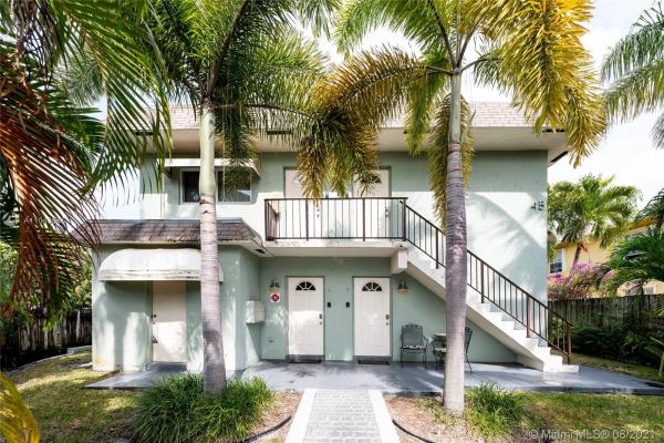 Petite, 45 NE 24th St #1-4, Wilton Manors, Florida 33305, image 2
