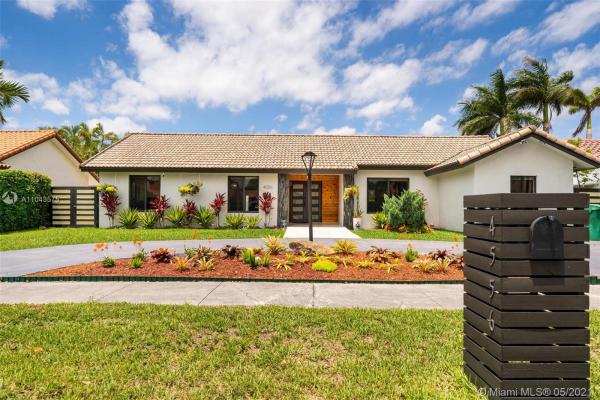 Bird Lakes North, 4556 SW 142nd Pl, Kendale Lakes, Florida 33175, image 2