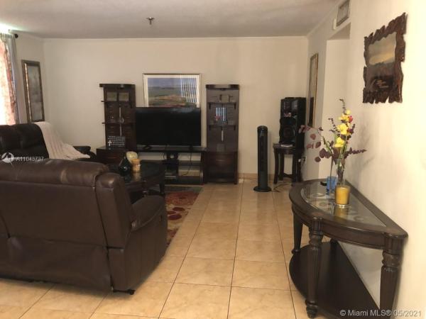 Cedar Glenn, 671 NE 195th St #402E, Ives Estates, Florida 33179, image 2