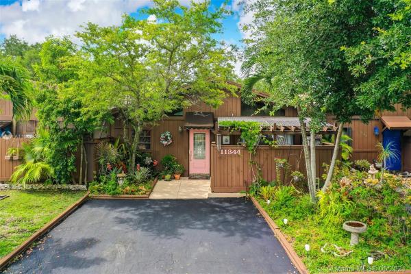 Pinetree Village, 11344 SW 112th Circle Ln S, Kendall, Florida 33176, image 2