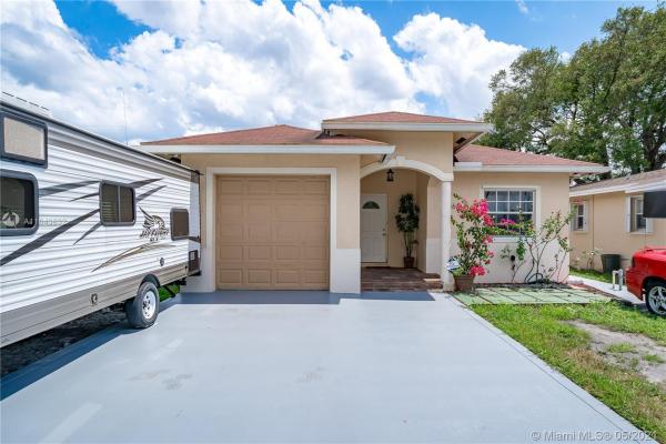 Liberia, 2216 Farragut St, Hollywood, Florida 33020, image 2