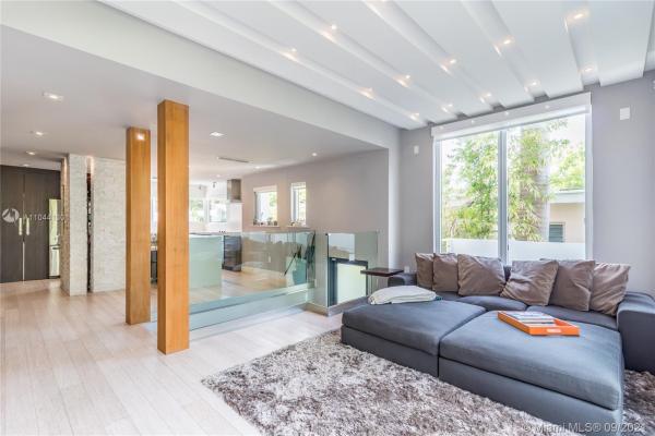 Lenox Villas, 1024 Lenox Ave #TH 4, Miami Beach, Florida 33139, image 2