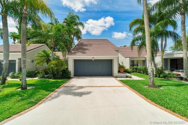 Townhomes Of Marlwood, 52 Edinburgh Dr, Palm Beach Gardens, Florida 33418, image 2