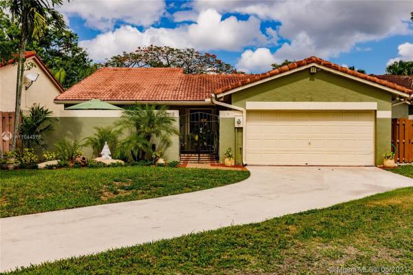 Oak Lake At The Hammocks, 8919 SW 151st Ct, The Hammocks, Florida 33196, image 2