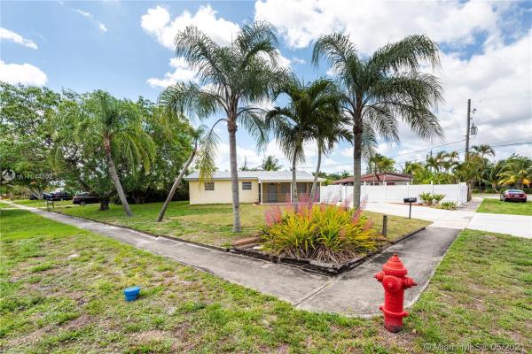 Fairfax Brolliar, 3732 SW 17th St, Fort Lauderdale, Florida 33312, image 2