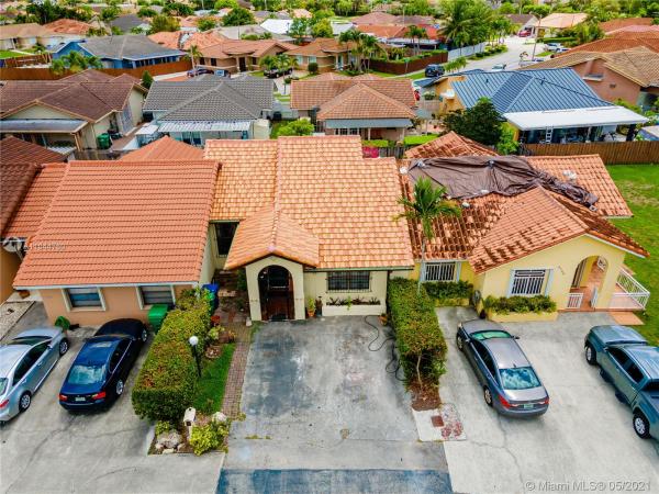 Bird Lakes Townhouses, 4702 SW 145th Ave, Kendale Lakes, Florida 33175, image 2