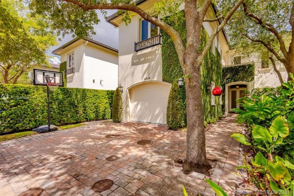 Gables Waterway Townhomes, 4815 University Dr #4815, Coral Gables, Florida 33146, image 2
