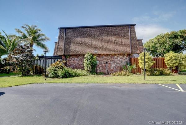Los Mangos Patio Villas, 566 SE 27th Ter, Boynton Beach, Florida 33435, image 2