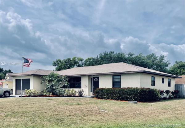 2302 SE Leithgow St, Florida 34952, image 2