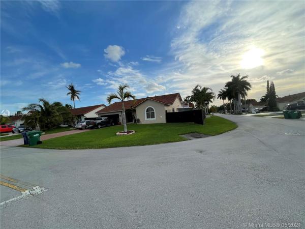 River Bend, 15000 SW 147th Pl, Country Walk, Florida 33196, image 2