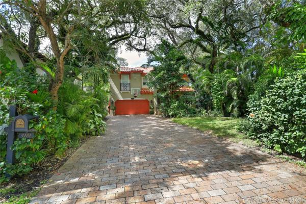 Sunshine Vistas, 4181 Lybyer Ave, Miami, Florida 33133, image 2