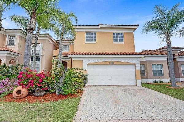 Lennar Townhomes At Forest Lakes, 10165 SW 162nd Ct #10165, The Hammocks, Florida 33196, image 2