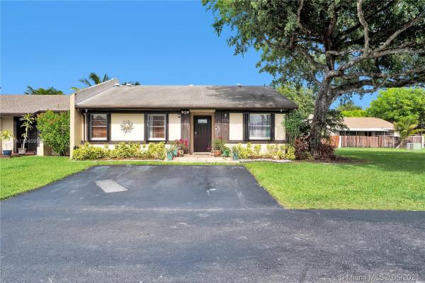 Devon Aire Villas, 11705 SW 123rd Ave, The Crossings, Florida 33186, image 2