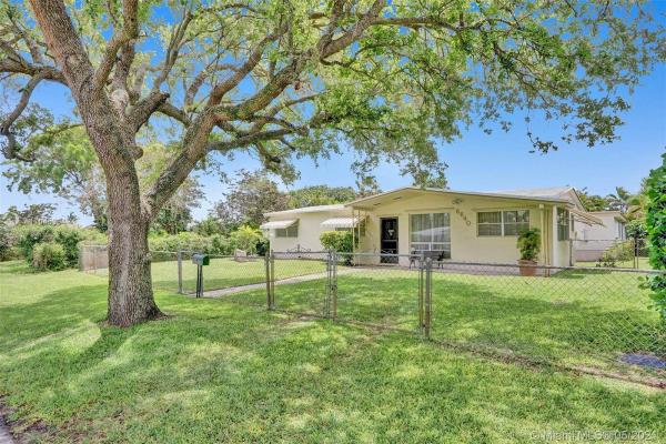 Heritage Estates, 6640 Cleveland St, Hollywood, Florida 33024, image 2