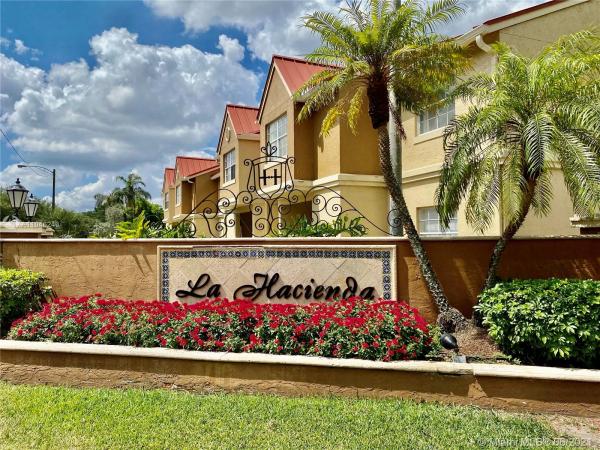 La Hacienda Country Club Of Miami, 18346 NW 68th Ave #G, Country Club, Florida 33015, image 2