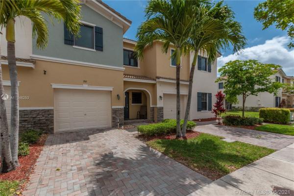 Champion Lakes, 361 NE 194th Ter #361, Ives Estates, Florida 33179, image 2