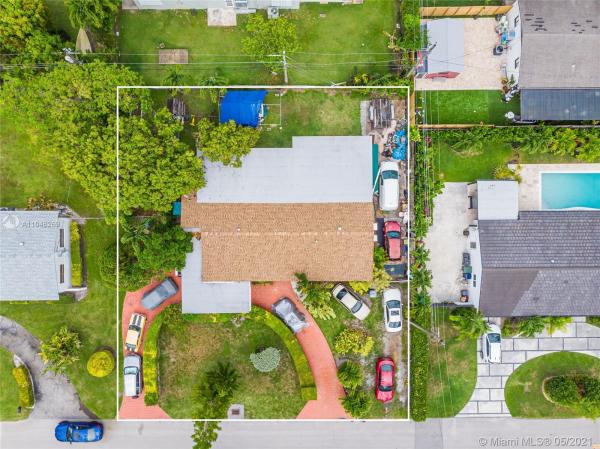 Twin Lakes Manor, 6301 SW 63rd Ave, South Miami, Florida 33143, image 1