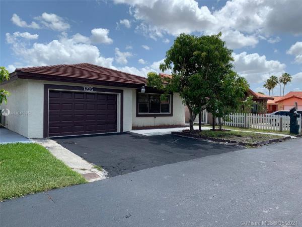 Tamiami Lakes, 1235 SW 136th Pl, Tamiami, Florida 33184, image 2