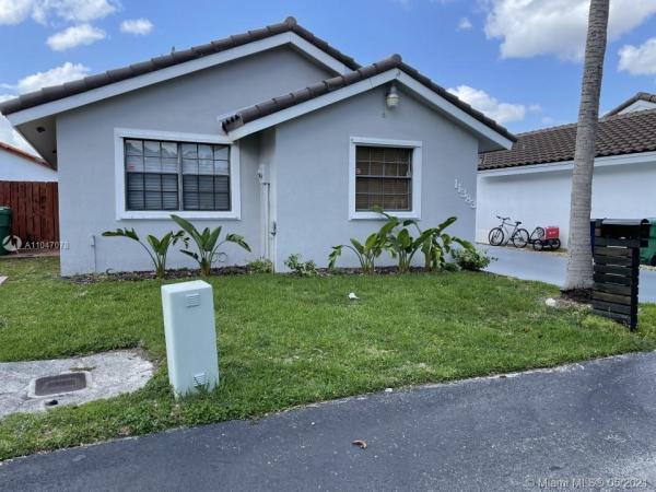 Los Robles, 11383 SW 74th St, Kendall, Florida 33173, image 2