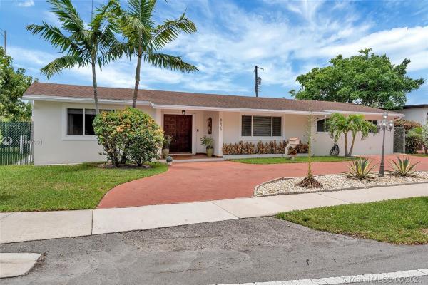Coral Way Village, 8675 SW 30th St, Westchester, Florida 33155, image 2