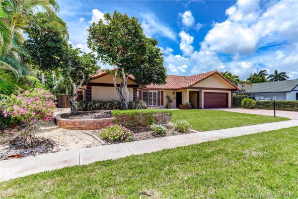 Frenchmen's Landing, 2826 Bayonne Dr, Palm Beach Gardens, Florida 33410, image 2