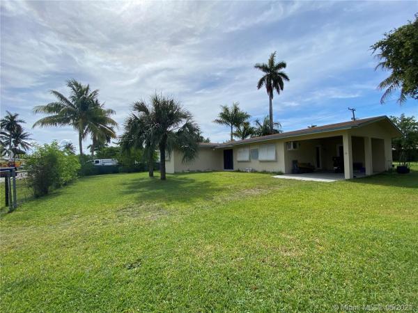 Biscayne Court, 1424 NE 118th St, North Miami, Florida 33161, image 2
