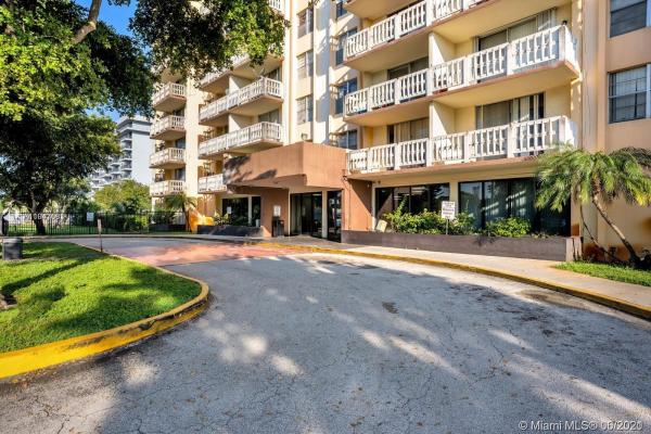 Parkway Towers, 15600 NW 7th Ave #512, Golden Glades, Florida 33169, image 2